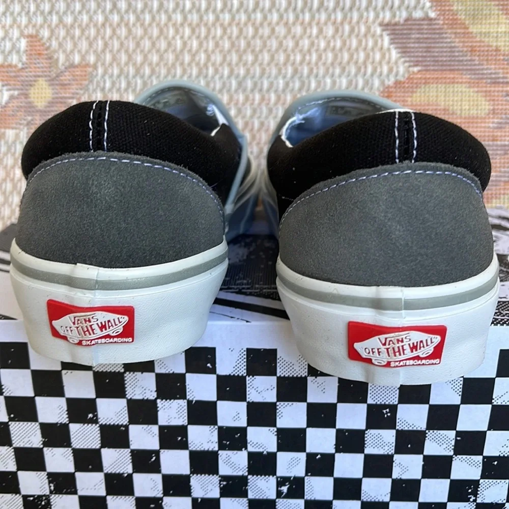 Vans Men’s Skate Slip-On
Reflective Black/Grey
VN0A5FCAN42
Sneakers - Picture 14 of 16